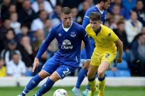 易游体育公司-利兹联球迷爆发球场冲突，警方介入(利兹联球迷爆发球场冲突,警方介入了吗)