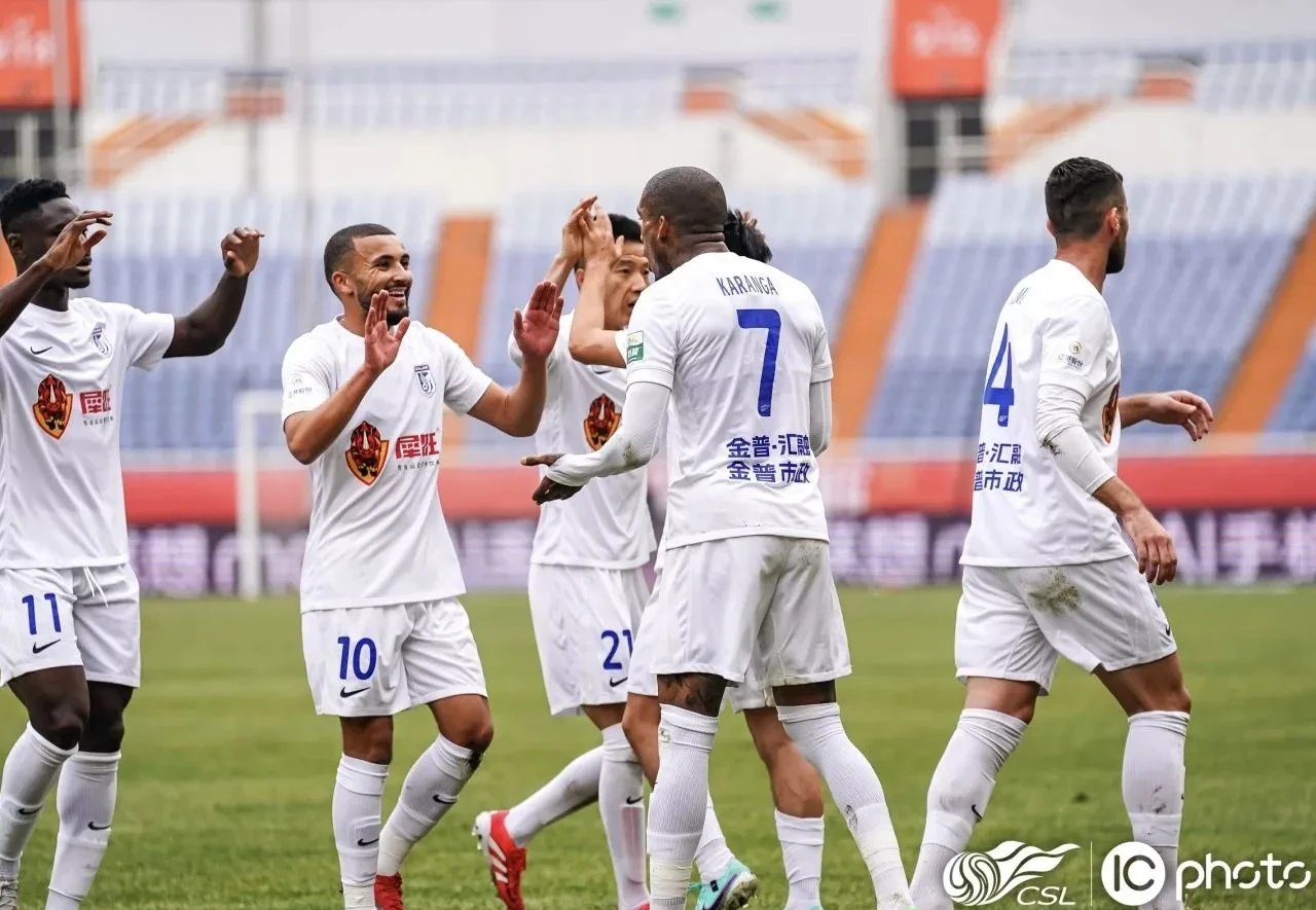 看好球队发挥,迎接接下来更大挑战的英文