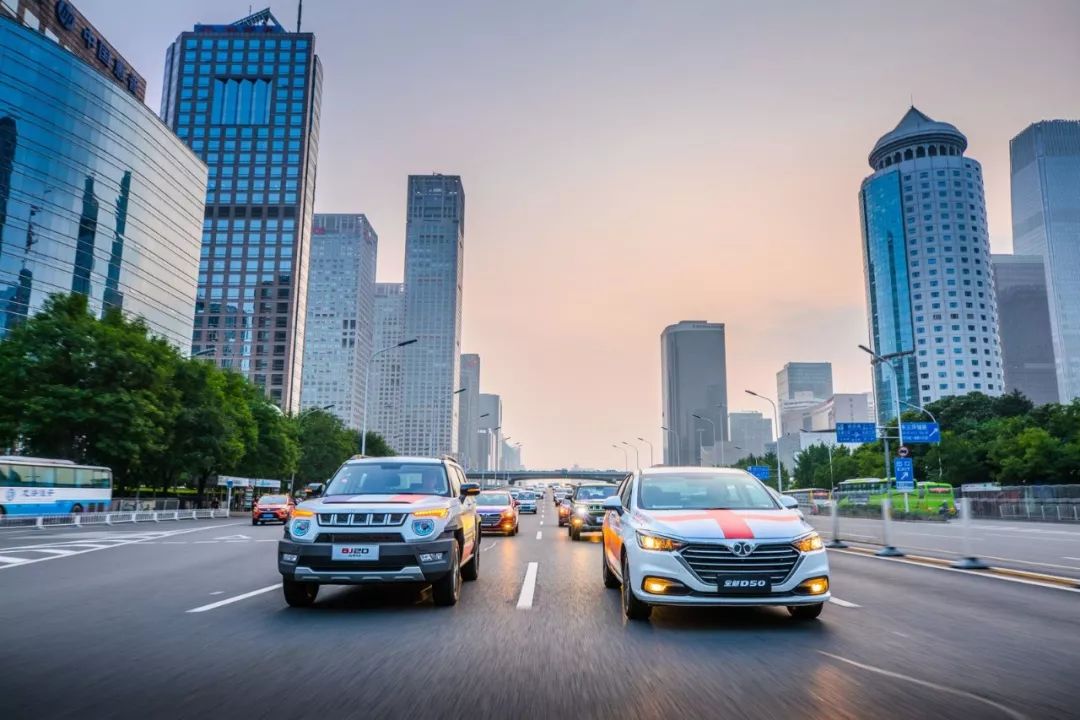 包含北京球团在赛场上大放异彩，荣登冠军之巅的词条